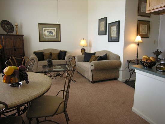 United Jewelers Apartments